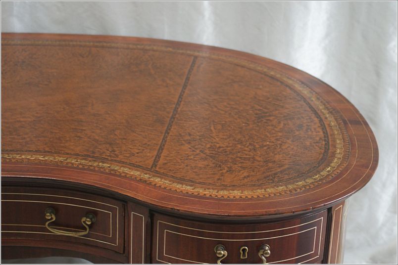2004 Antique Kidney Shaped Pedestal Desk (9)